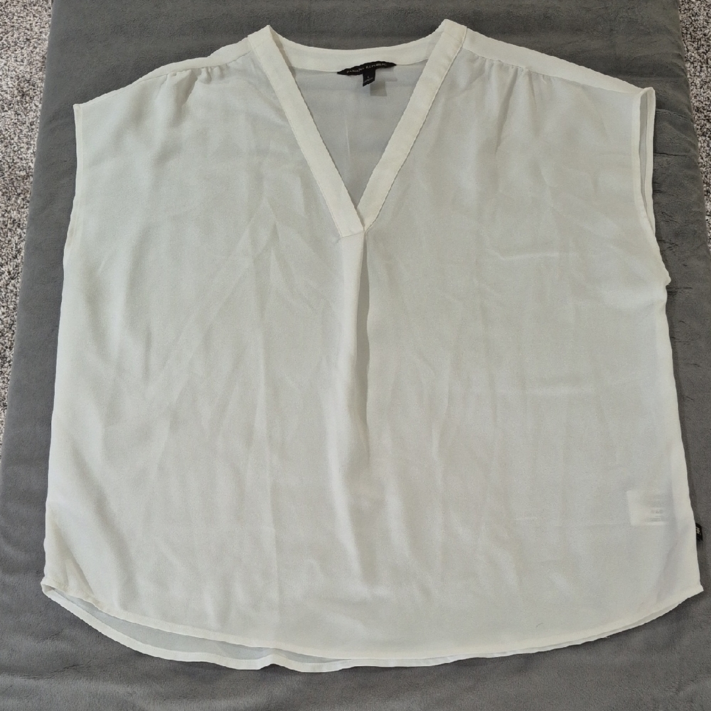 Women's Sleeveless V-Neck Blouse